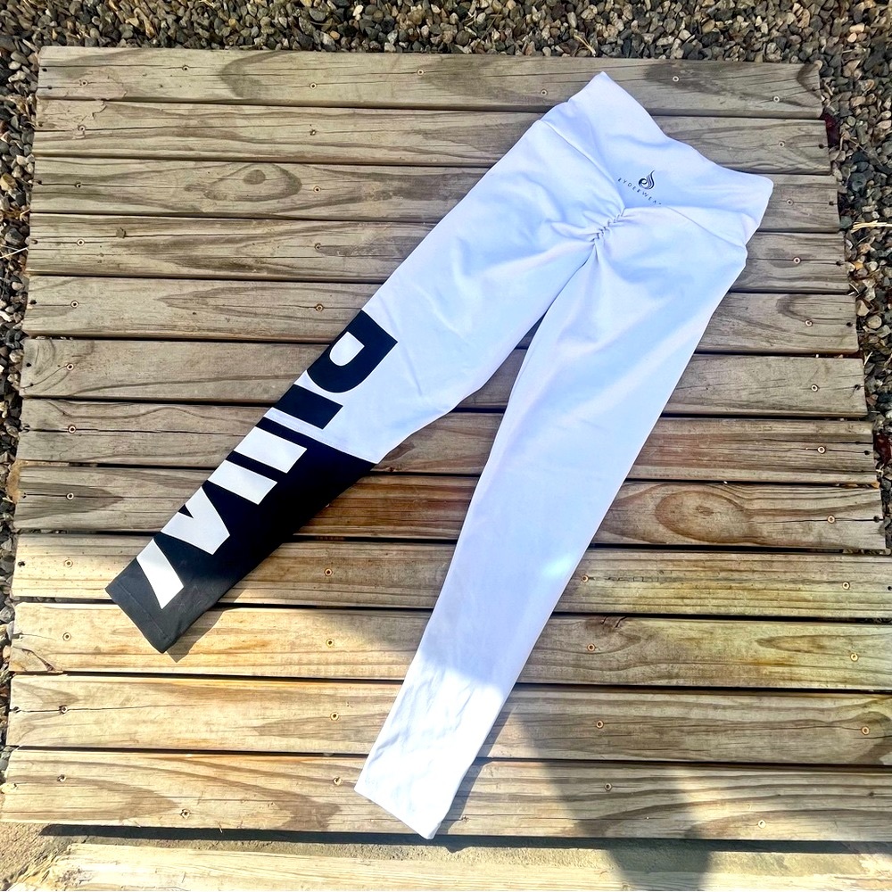 RYDERWEAR white booty scrunch leggings 🧘🏼‍♀️